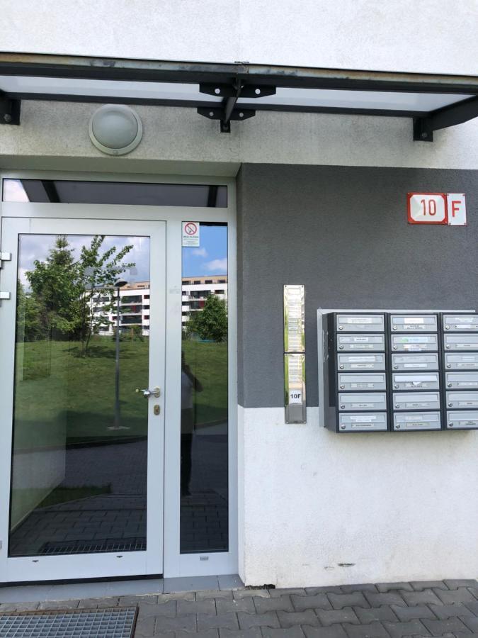 Bl Luxury Apartment, 24Hr Self Check-In, Free Private Garage Parking, Panoramic Views From Balcony, 5 Minute Walk To City Center Banska Bystrica Exterior photo